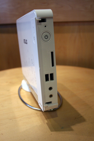 Illustration for article titled Asus Eee Box B202: Our First Look, Plus Official Specs (Only $300)